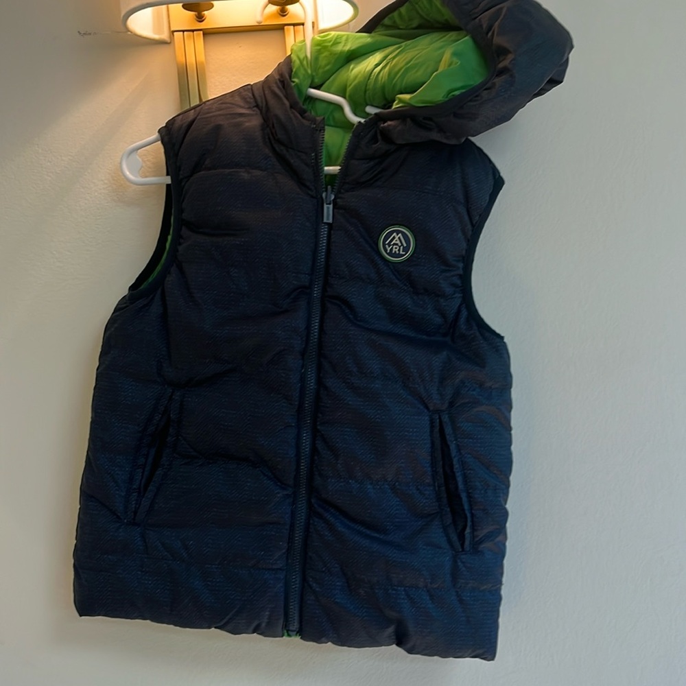 Reversible Mayoral vest, size 6 with hood